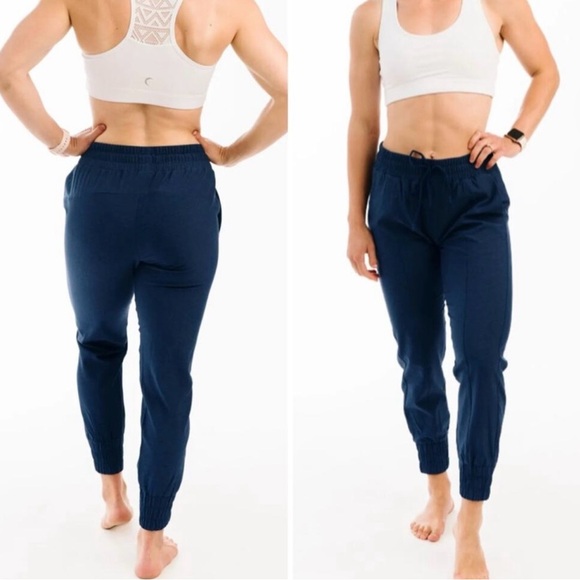 Zyia Active Pants - Medium Zyia perfection joggers navy blue with POCKETS Super Comfy & Lightweight